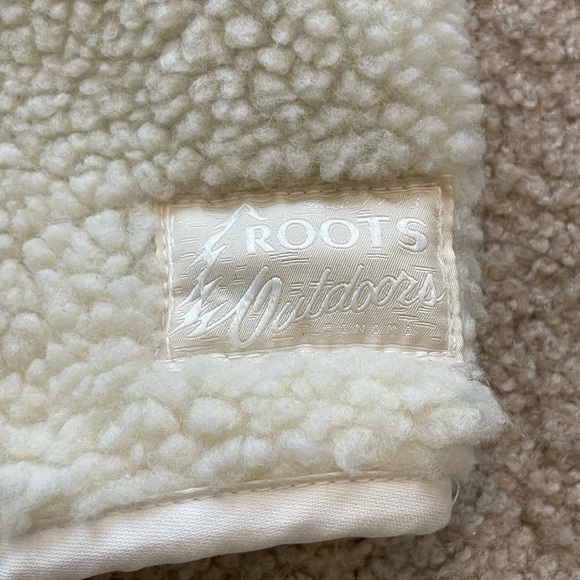 Roots Women Sherpa Long liner jacket . Brand new, never worn - Picture 5 of 7